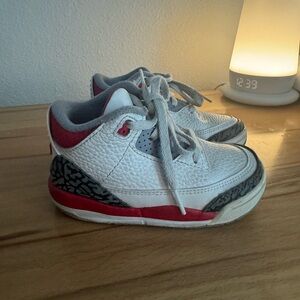 Nike Jordan Toddler's Jordan 3 Retro "Fire Red"
White/Fire Red-Black 7C